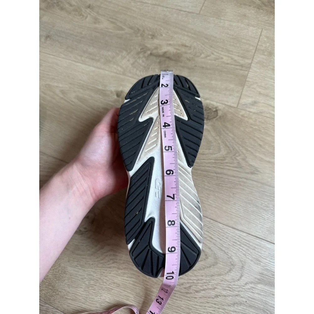 EUC Girls Shoes New Balance Kids Rave Run v2 (Big Kid) Pink and Black Size 1.5